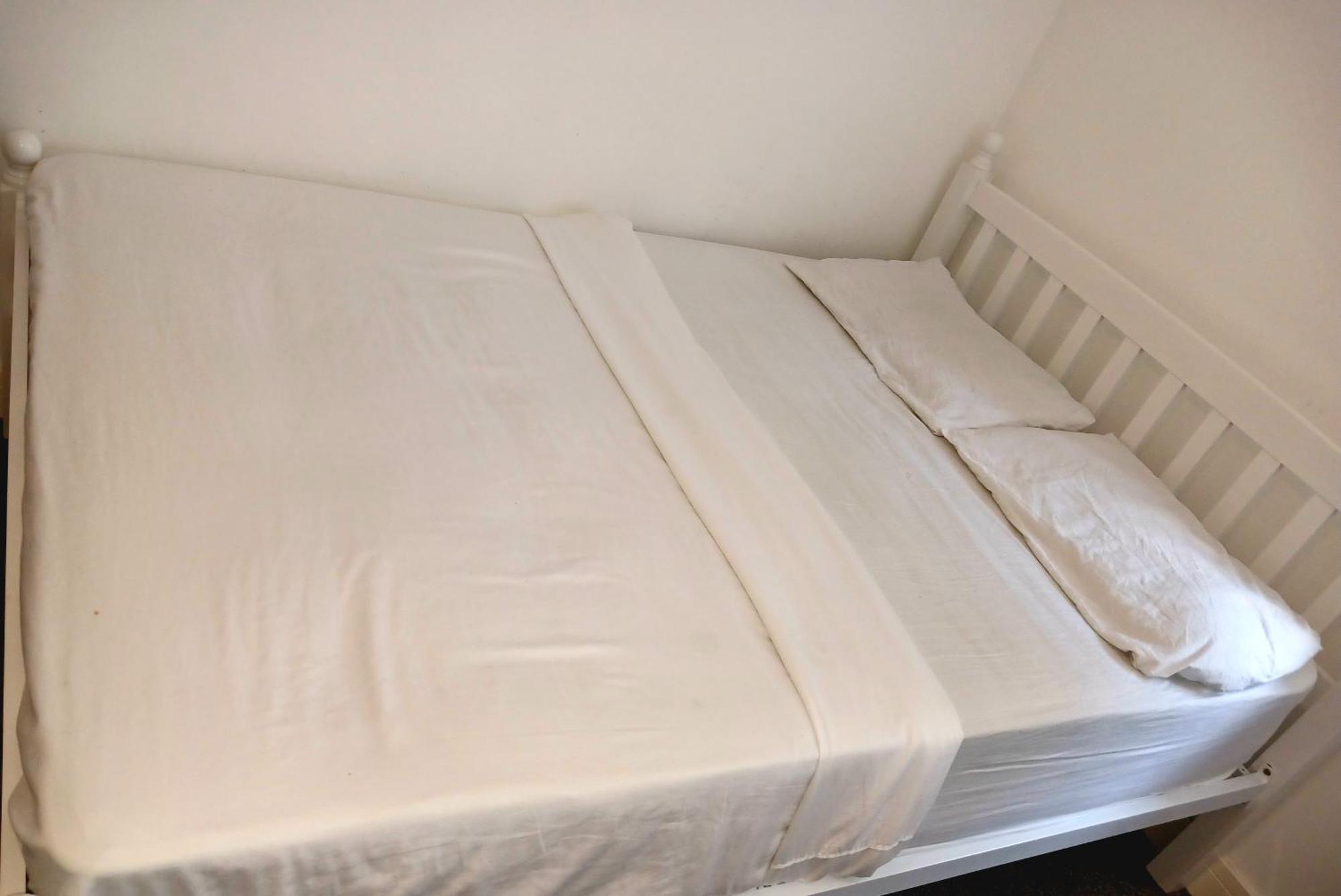 A Beautifully Furnished Master Bedroom In A Shared Apartment Aylesbury  Eksteriør billede